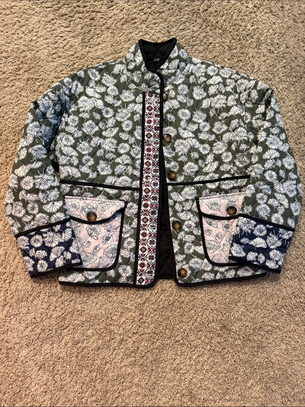 Commense Quilted Floral Jacket in Green, White, Navy